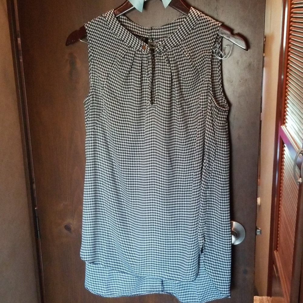 Jones New York Sleeveless Houndstooth Blouse
